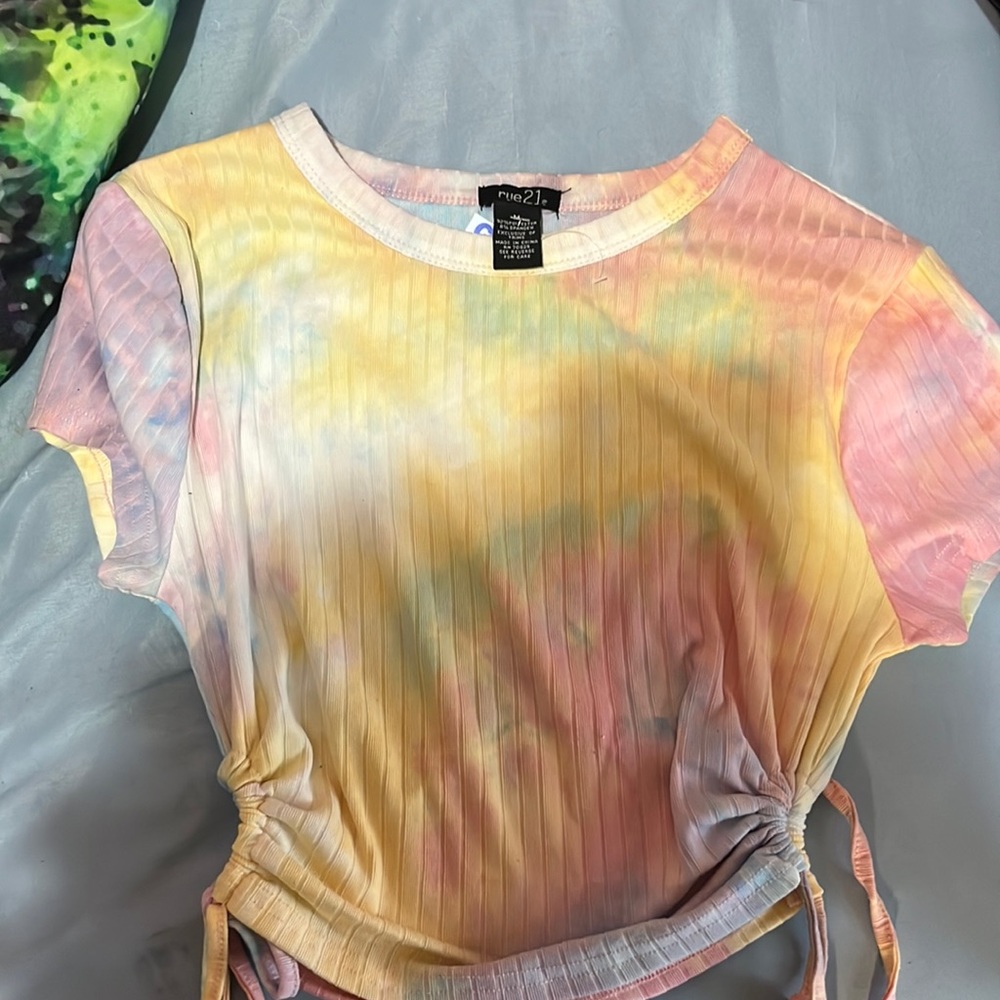 Never worn rue 21 cell top